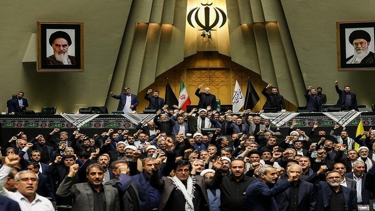 نواب إيـــــــــرانيون يدعون إلى مراجعة العقيدة النوويــــــة لطهران