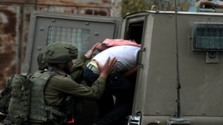 قوات الإحــــــــــــــــتلال..حملة إعتقالات و مداهمات بالجملة في الضفة الغربية