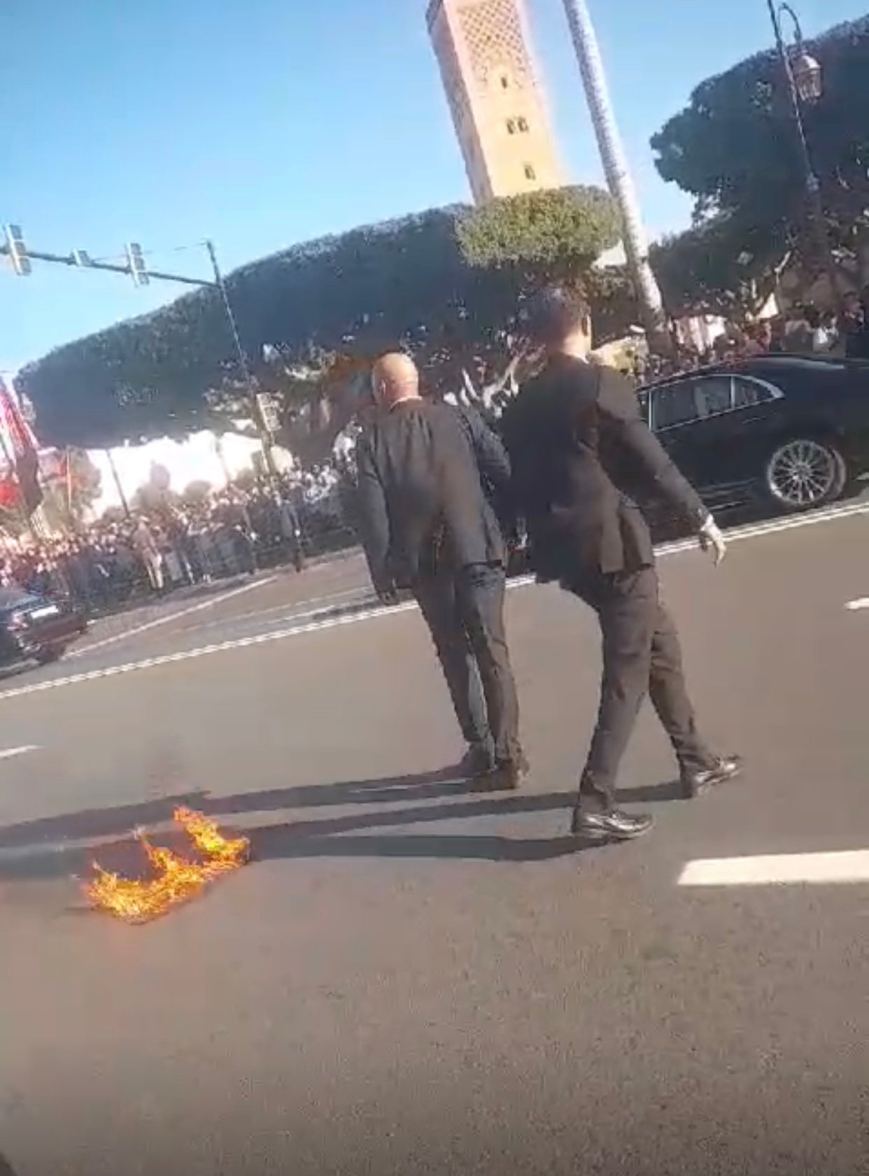 خطير…إلقاء قنينة بلاستيكية مشتعلة قبيل مرور الموكب الملكي بالرباط