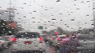 زخات رعدية قوية مصحوبة بحبات البرد وبهبات رياح مرتقبة من السبت إلى الإثنين بعدد من مناطق المملكة