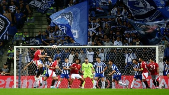 مانشستر يونايتد يتعادل بصعوبة أمام بورتو في مباراة دراماتيكية