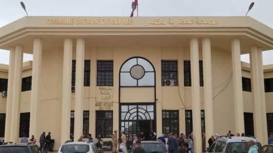 حالة الركود تُخيّم على مجلس جماعة مكناس بعد إقالة الرئيس باحجي وسط انقسامات وصراعات حزبية