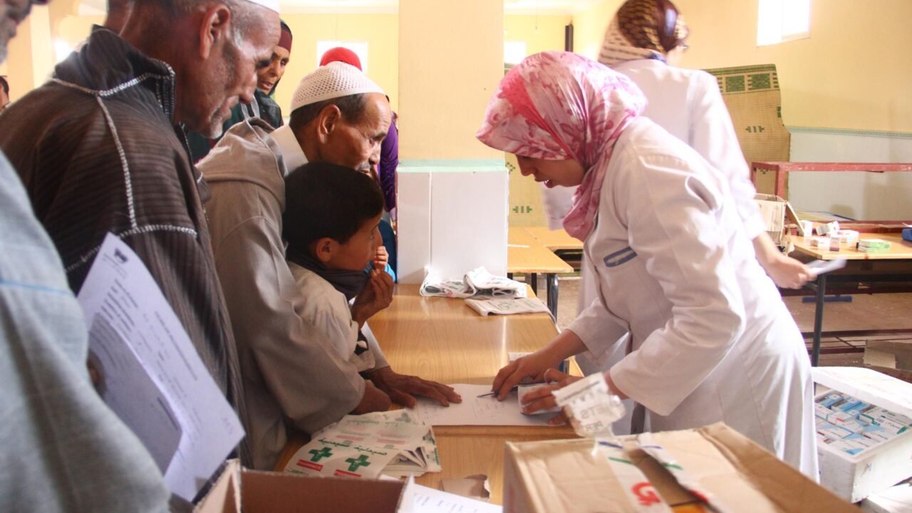 القصر الكبير : حوالي 1000 مستفيد من قافلة طبية متعددة التخصصات