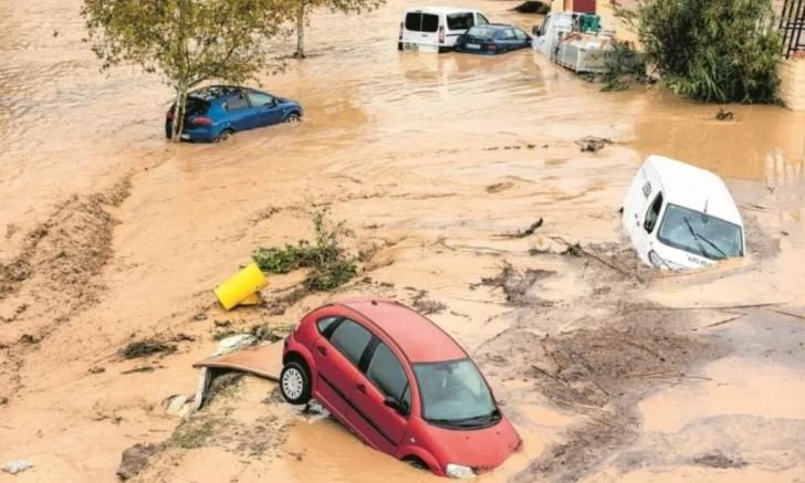 ارتفاع حصيلة عدد قتلى الفيضانات في إسبانيا إلى 205 على الأقل.