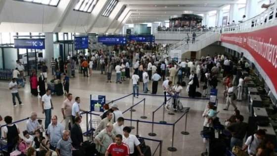 السلطات الجزائرية تحتجز وفد مغربي في مطار هواري بومدين