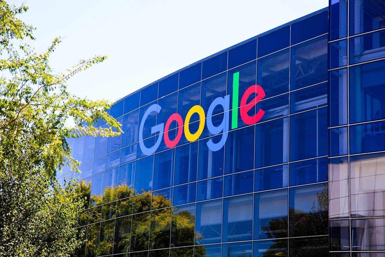 العملاق التكنولوجي” غوغل” تطلق أداة جديدة تتيح للمستخدمين إنشاء مقاطع فيديو احترافية