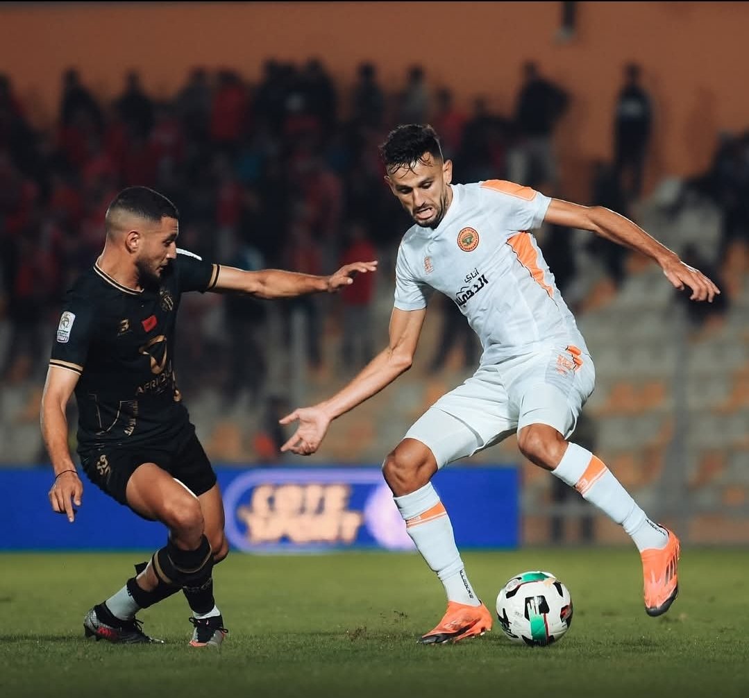 نهضة بركان يعزز الصدارة بفوز مثير على حسنية أكادير