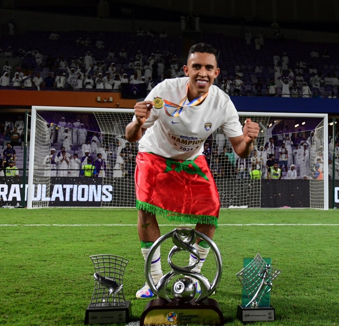 “سفيان رحيمي في سباق النجومية: ضمن قائمة أفضل مهاجمي العالم لعام 2024”