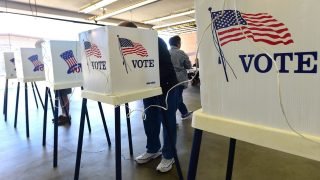 الناخبون الأمريكيون يتوجهون إلى صناديق الاقتراع لاختيار الرئيس السابع والأربعين للبلاد.