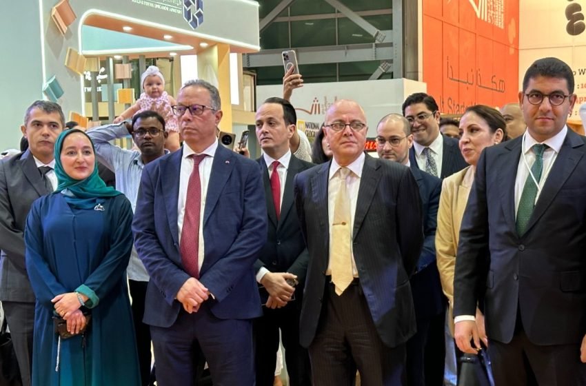 وزير الشباب و الثقافة و التواصل محمد مهدي بنسعيد يقوم بزيارة لمعرض الشارقة الدولي للكتاب