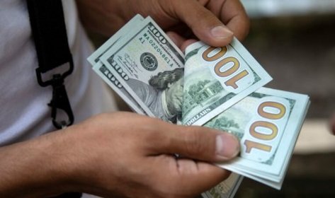 الدولار الأمريكي يسجل ارتفاعًا جديدًا