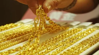 أسعار الذهب تقترب من أعلى مستوى في ثلاثة أسابيع