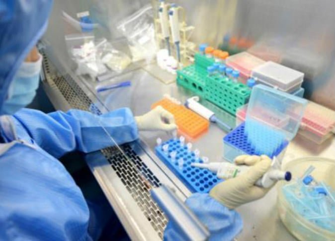 علماء يطورون تقنية جديدة تحوّل خلايا سرطان القولون إلى “طبيعية”