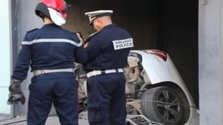 البيضاء: سيارة تقتحم مصعد شركة خاصة في حادثة غريبة