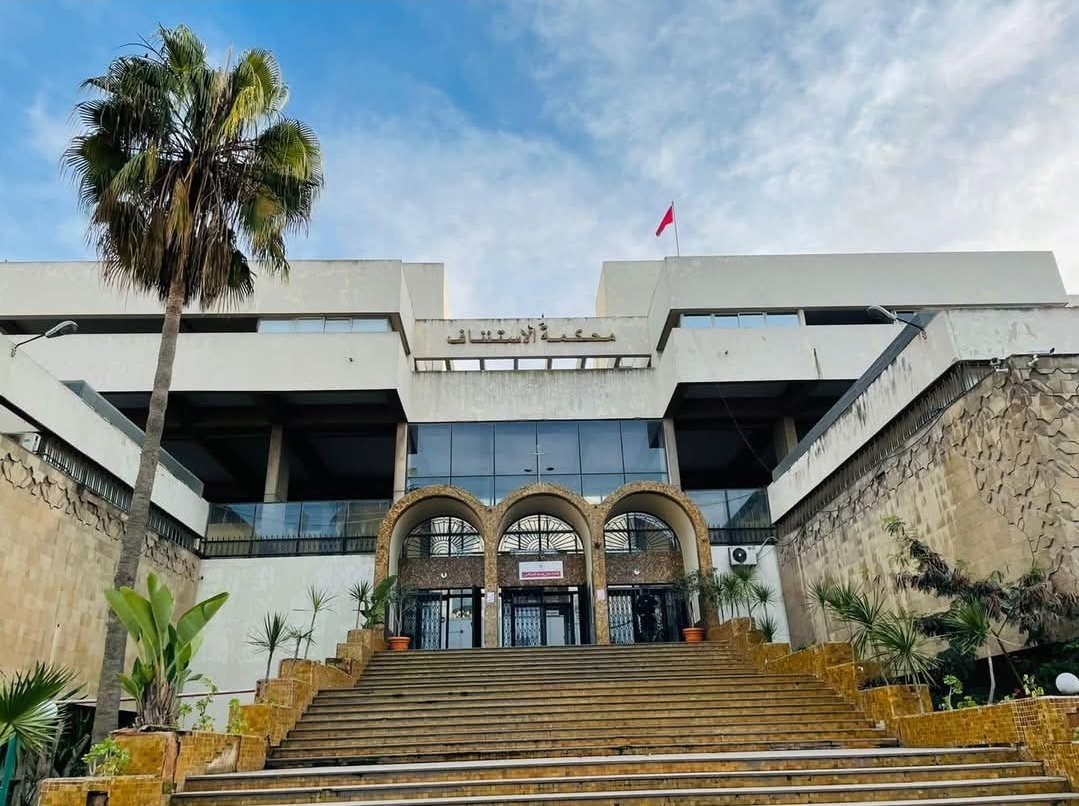 محكمة البيضاء تعرض فيديو “شبكة التزوير العقاري”: تطورات جديدة في قضية عبد الله بودريقة وشركائه