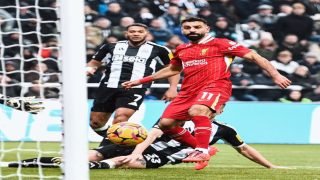 صلاح يتألق ولكن خطأ قاتل يحرم ليفربول من الانتصار أمام نيوكاسل