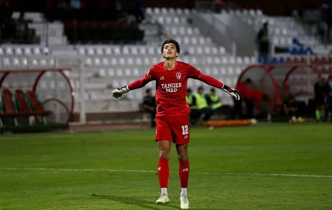اتحاد طنجة يوقع عقدًا احترافيًا مع الحارس الشاب ريان أزواغ