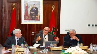 والي جهة فاس-مكناس يترأس لقاءً لتعزيز دينامية الاستثمار بعمالة مكناس