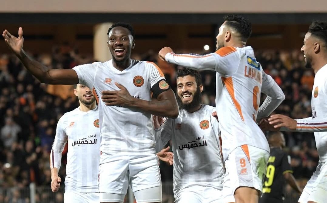 نهضة بركان يعزز صدارته بثنائية نظيفة أمام المغرب الفاسي