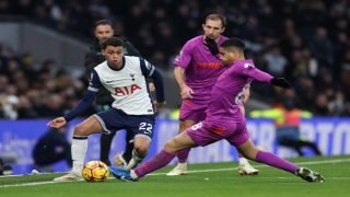 وولفرهامبتون ينتزع تعادلاً ثميناً من توتنهام في مباراة درامية