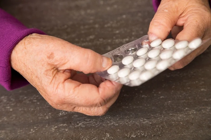 خبراء مغاربة يحذرون من الترويج العشوائي لمكملات “هرمون الذكورة”