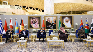 رئيس الحكومة عزيز أخنوش يمثل جلالة الملك في قمة “المياه الواحدة” في الرياض