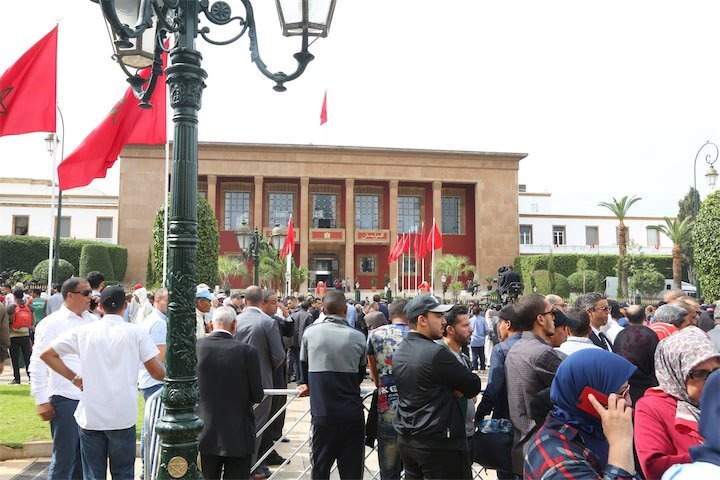 نقابات تحشد لوقفة إحتجاجية أمام البرلمان بالرباط ضد مشروع قانون الإضراب