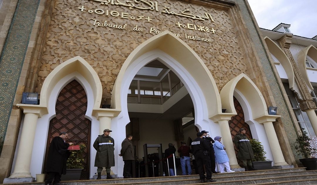 اعتقال نجمة مغربية شهيرة وصديقتها بعد تورطهما في محتوى إباحـ ـي