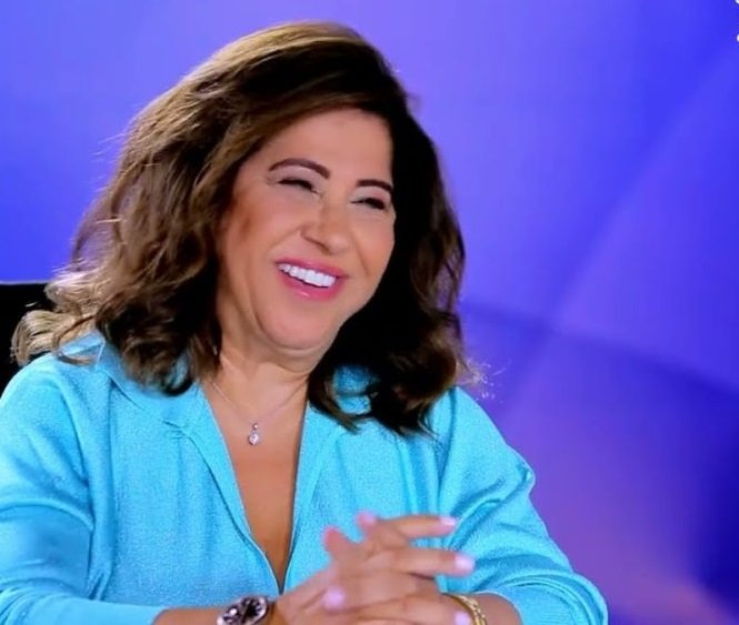 التعليم عن بُعد وحرب عالمية: ليلى عبد اللطيف تصدم الجمهور بتوقعات 2025