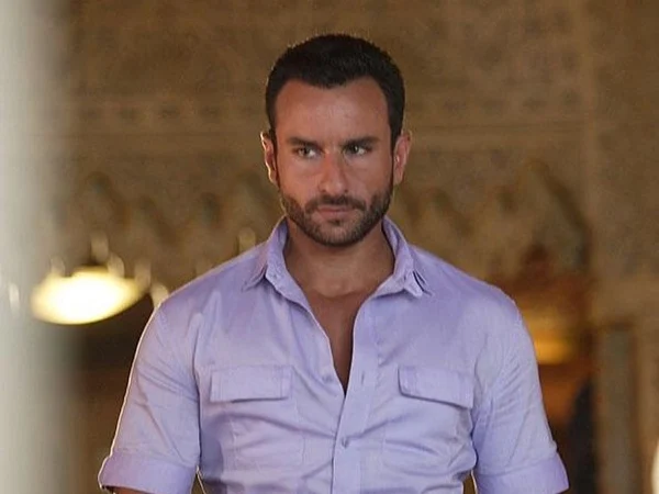 النجم الهندي سيف علي خان يتعرض لحادثة طعن داخل منزله في مومباي