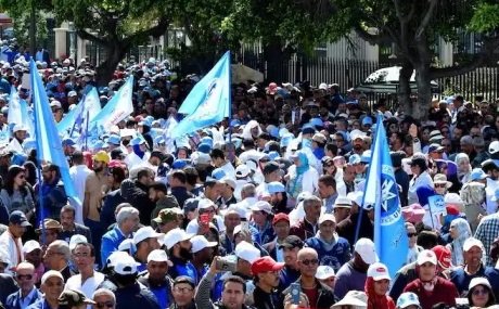 الاتحاد المغربي للشغل يرفض قانون الإضراب ويصفه بـ”خدعة كبرى”