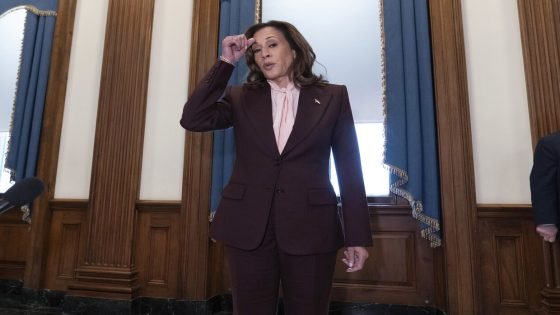 “لا بأس لن أعض”..هاريس تتعرض لموقف محرج في مجلس الشيوخ