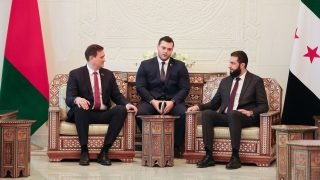 سوريا..الشرع يستقبل وزير خارجية بيلاروس و يتلقى هدية من مينسك