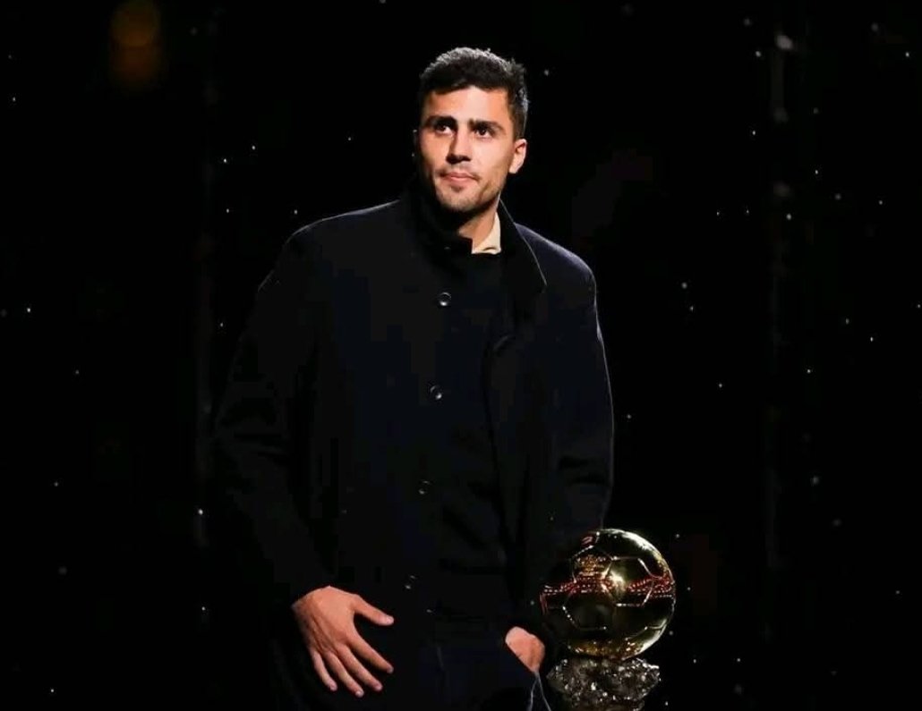 رودري يرد بحسم على تصريحات كريستيانو رونالدو بشأن الكرة الذهبية