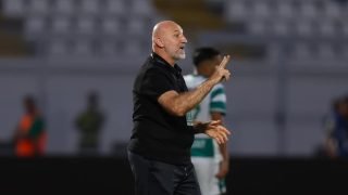 المدرب البوسني روسمير سفيكو يلجأ إلى “الفيفا” لمطالبة الرجاء بمستحقاته