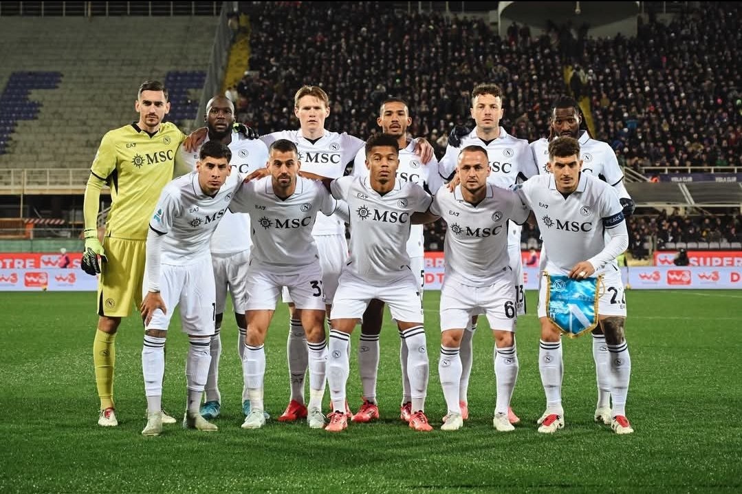 نابولي يتصدر الدوري الإيطالي بفوز كبير على فيورنتينا