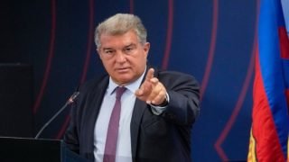 أزمة برشلونة: المطالبات باستقالة لابورتا تهدد استقرار النادي