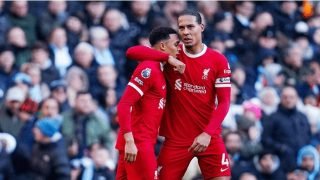 فان دايك يدافع عن ألكسندر-أرنولد وسط تكهنات انتقاله إلى ريال مدريد