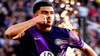 وولفرهامبتون يستهدف التعاقد مع الدولي المغربي زكرياء أبو خلال