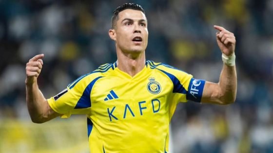 كريستيانو رونالدو يمدد عقده مع النصر السعودي