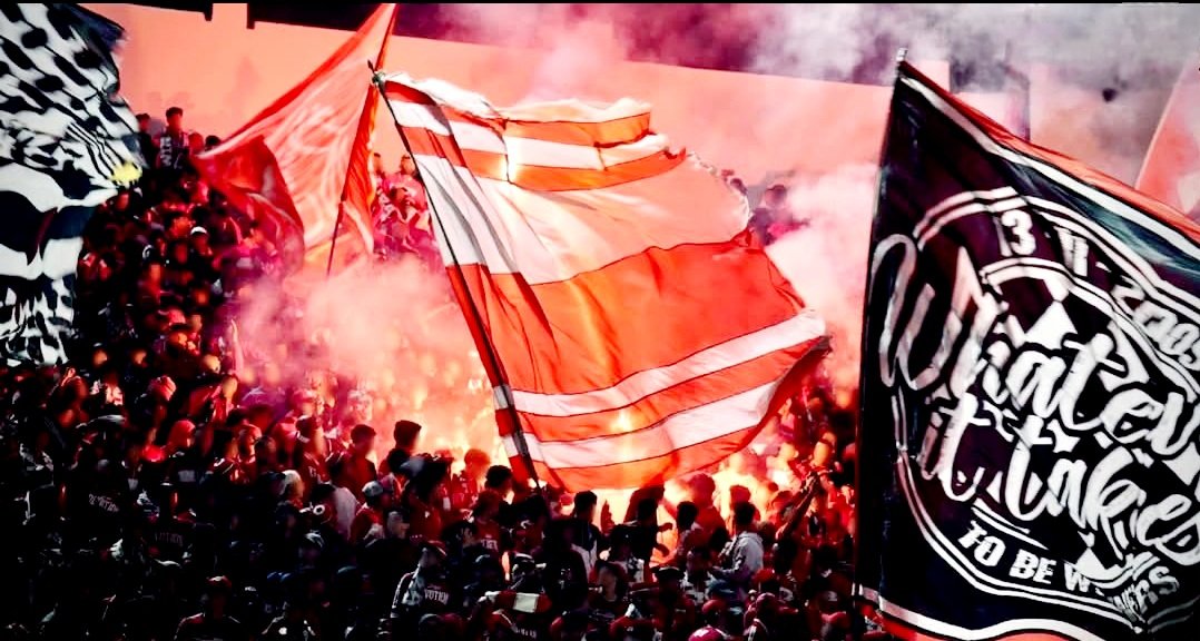 منع جماهير الوداد من التنقل إلى الجديدة لحضور مواجهة الدفاع الحسني