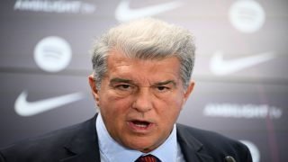 لابورتا: التحكيم وصمة عار وما حدث أمام خيتافي فضيحة