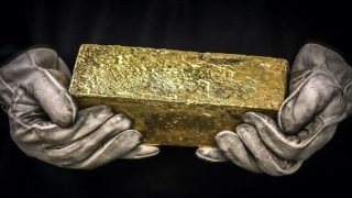 الذهب يرتفع مدعوما بالطلب على الملاذ الآمن