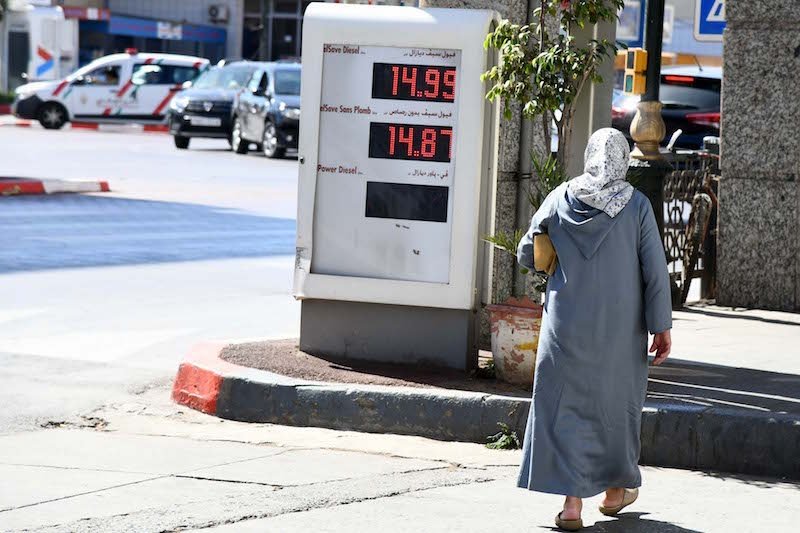 المغاربة في مواجهة موجة غلاء جديدة بفعل ارتفاع أسعار المحروقات