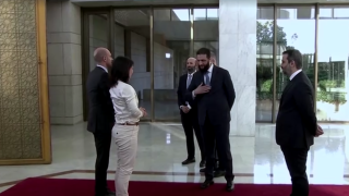 تعليق وزيرة الخارجية الألمانية حول عدم مصافحة الشرع ليدها