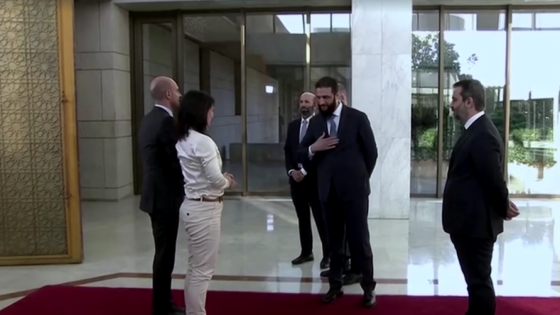 تعليق وزيرة الخارجية الألمانية حول عدم مصافحة الشرع ليدها