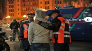 حملة أمنية نوعية بتنغير تسفر عن اعتقال 19 متورطاً في ترويج المخدرات وماء الحياة