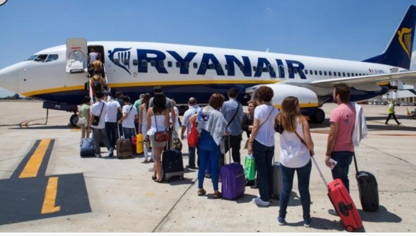 شركة “ريان إير” تطلق خطا جويا جديدا يربط بين مدريد والداخلة