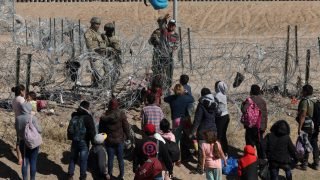 الولايات المتحدة و المكسيك تكثفان العمليات الأمنية المشتركة على الحدود لمنع الهجرة غير القانونية