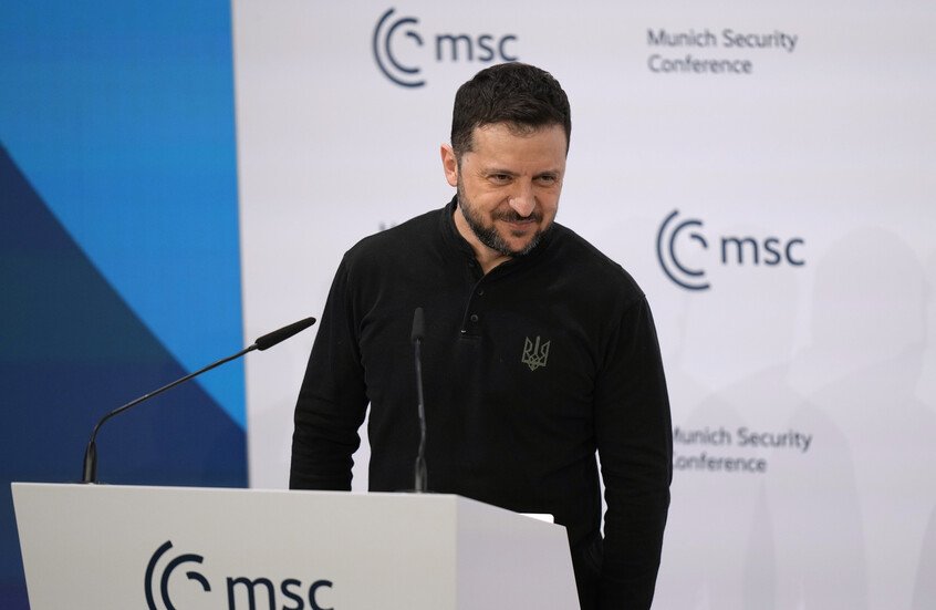 لماذا منع زيلينسكي من التحدث بلغته ؟